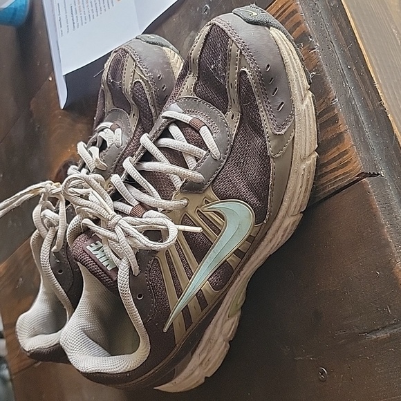 Nike Running Shoes - Picture 1 of 3